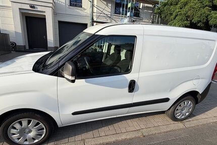 Opel Combo 130.000 km 5.950 &euro; Düsseldorf 40549