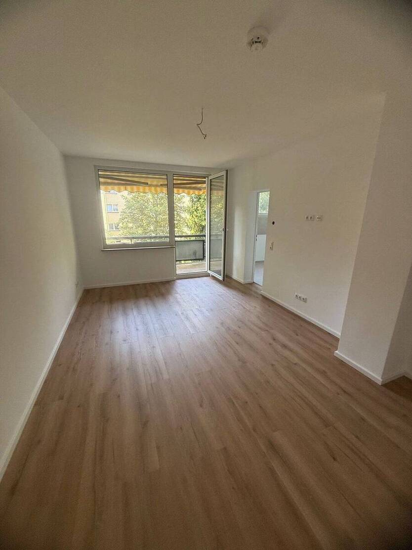 Sanierte 2-Zimmer-Wohnung mit Balkon im Bilderstöckchen - nur schriftliche Anfragen , nicht WG geeignet