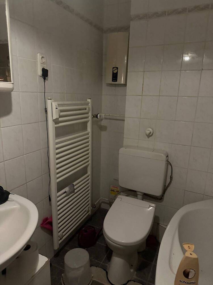 Wohn und Geschäftshaus mit fünf Wohnungen und drei Gewerbeeinheiten im Mülheim-Mitte