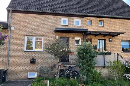 Charmantes kleines Haus mit Garten in Du -Bissingheim