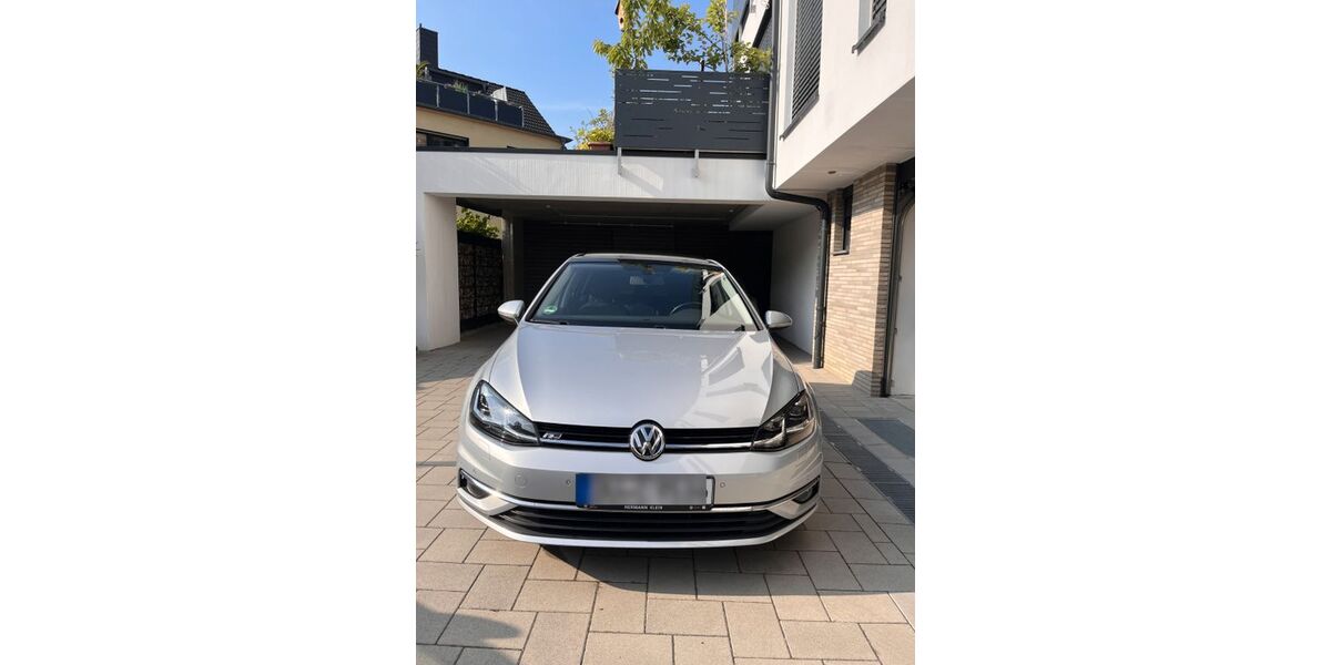 VW Golf 97.211 km 17.900 &euro; Duisburg 47137