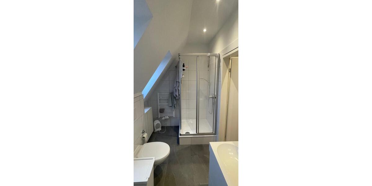 Dachgeschoßwohnung Düsseldorf Derendorf - 4 Zimmer, 123 m&sup2;, 1.750&euro; | Angebot:25343371