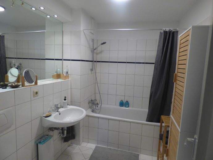 Köln-Dellbrück - 4-Zimmerwohnung mit Terasse, TG-Stellplatz in ruhiger Seitenstraße