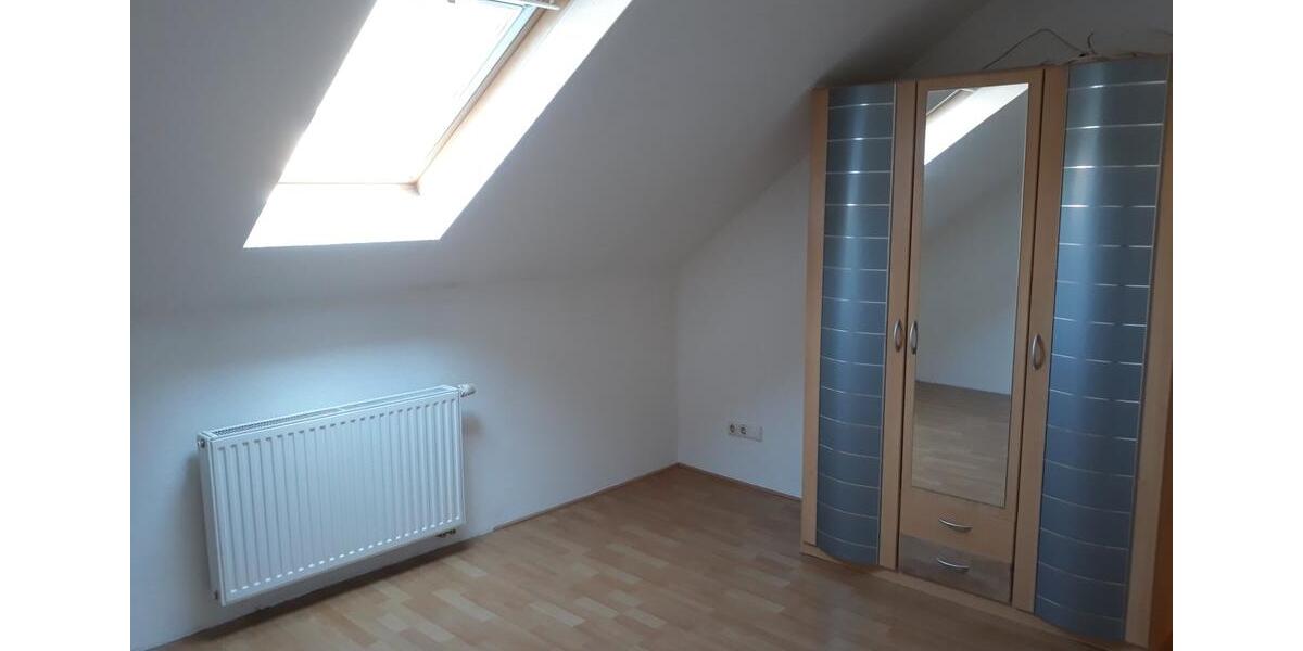 Dachgeschoßwohnung Mönchengladbach Süd - 1 Zimmer, 30 m&sup2;, 350&euro; | Angebot:25424814