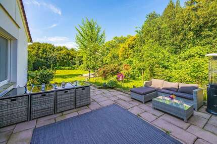 Haus zum Kaufen in Langenfeld 1.480.000 € 255 m² 11 zimmer