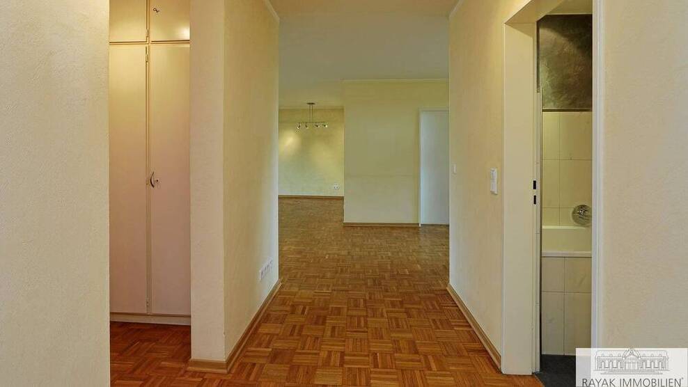 Licht, Luft und Lage - 103?m² Wohnkomfort mit zwei Balkonen und Tiefgaragenplatz in Mörsenbroich