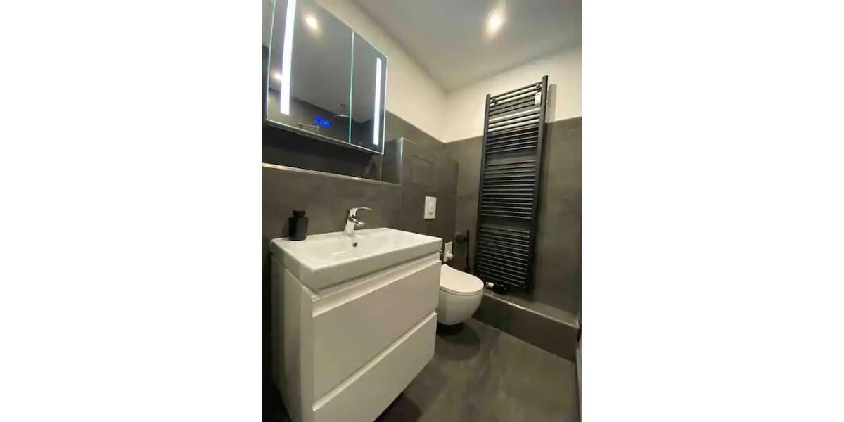 Etagenwohnung Neuss - 2 Zimmer, 70 m&sup2;, 1.300&euro; | Angebot:26424588