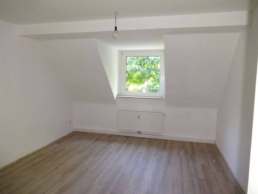 Tolle Dachgeschoßwohnung ab dem 01.11.2025 wartet auf Sie