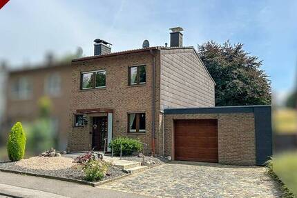 Gepflegtes Reihenendhaus mit schön angelegtem Garten und zwei Garagen in Stolberg-Vicht