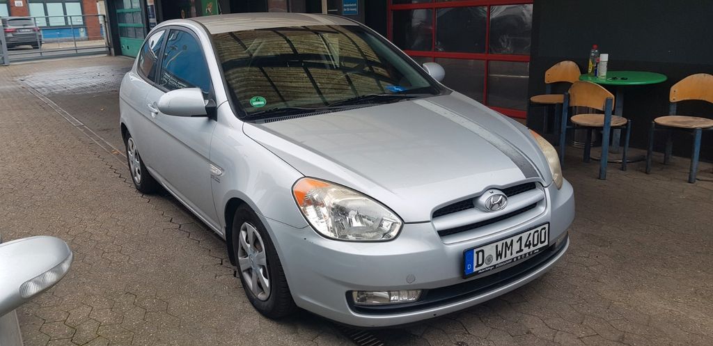 Hyundai Accent 110.000 km 2.799 &euro; Düsseldorf 40231