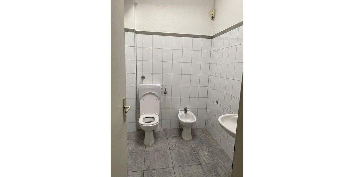 Gewerbeobjekt Düsseldorf Pempelfort - 3 Zimmer, 2.200&euro; | Angebot:25836353