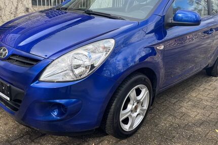 Hyundai i20 147.000 km 2.950 &euro; Mönchengladbach 41069