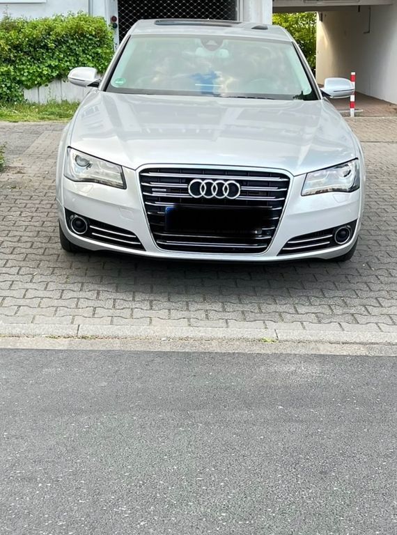 Audi A8 214.000 km 17.900 € Düsseldorf 40489