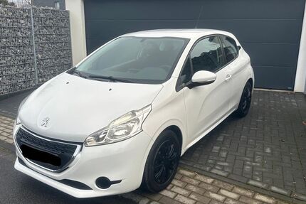 Peugeot 208 98.246 km 4.990 &euro; Oberhausen 46047