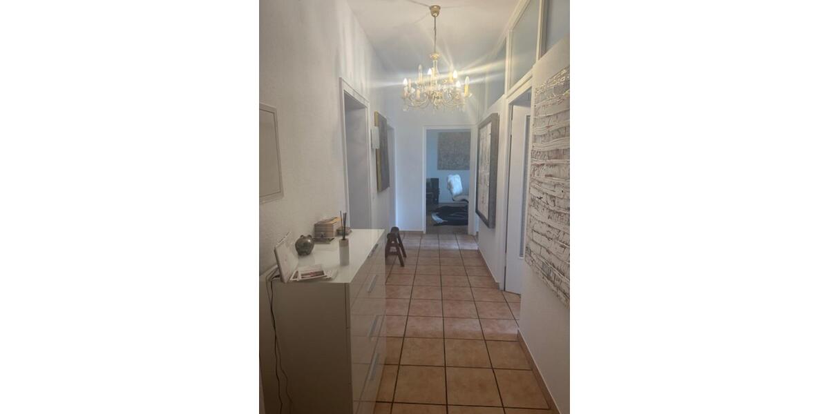 WG-Zimmer in Krefeld Zentrum – nur an Frau 1 zimmer