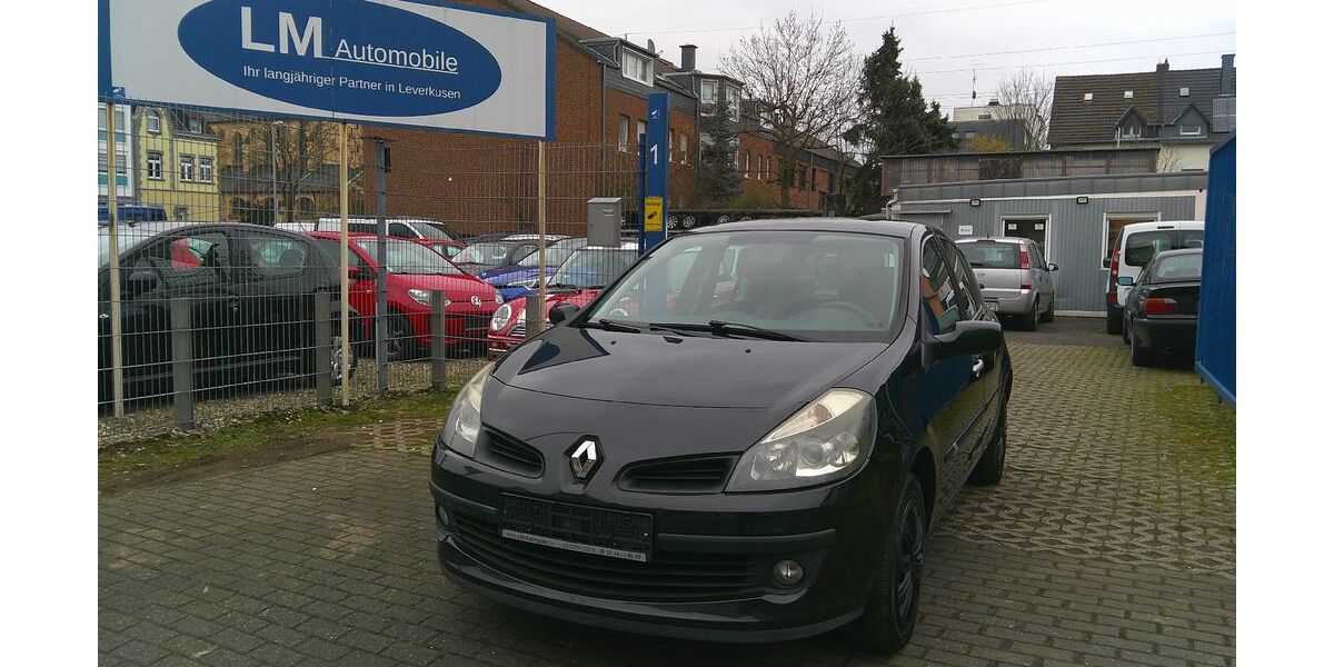Renault Clio 136.831 km 2.950 &euro; Leverkusen 51377