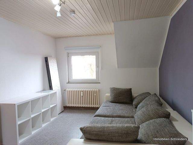 MG-Giesenkirchen - Teilmöblierte, gemütliche 2-Zimmer-DG-Wohnung für eine Einzelperson ab Mitte Februar zu mieten !! 2 zimmer