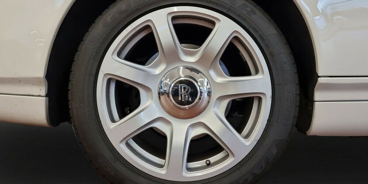 Rolls Royce Phantom Drophead Bespoke Spezial 21.800 km 195.000 &euro; HAAN 42781