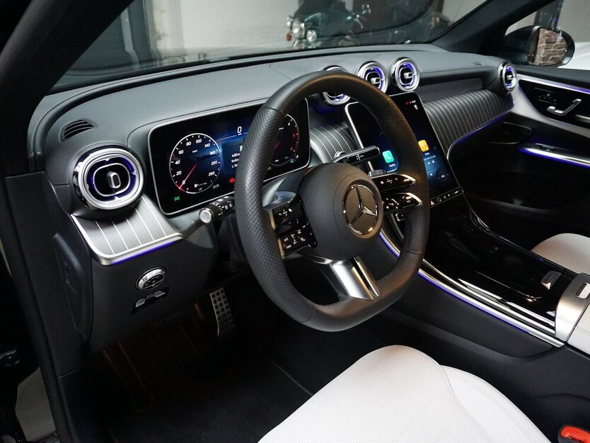 Mercedes-Benz GLC 220 d 4M AMG Pano Leder Memory MBUX 360° 9.229 km 57.400 € Wuppertal 42327