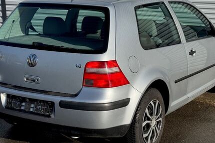VW Golf 91.150 km 4.890 &euro; Solingen 42719