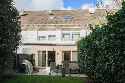 Haus zum Kaufen in Düsseldorf 618.000 € 145 m² 5 zimmer