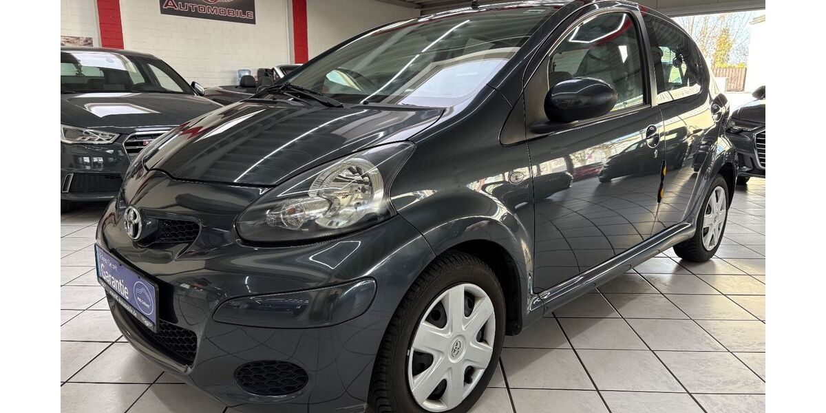 Toyota Aygo (X) 60.000 km 6.800 &euro; Leverkusen 51371