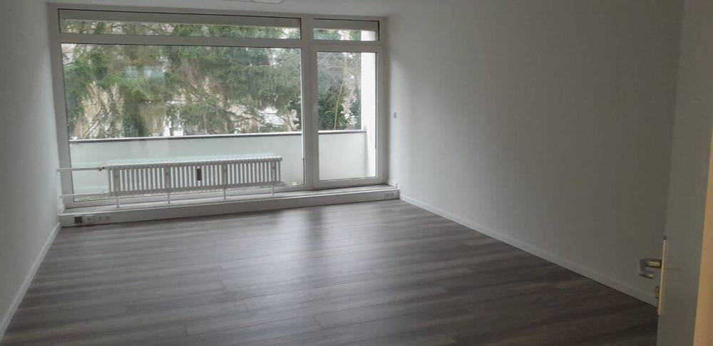 Sehr funktionale Büro- Praxis oder Galeriefläche in gutsichtbarer und frequentierter Lage