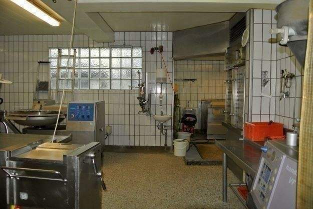 Citylage Mülheim-Mitte Wohn-und Geschäftshaus-Mehrfamilienhaus mit 11 Wohnungen und zwei Gewerbeeinheiten 2 zimmer