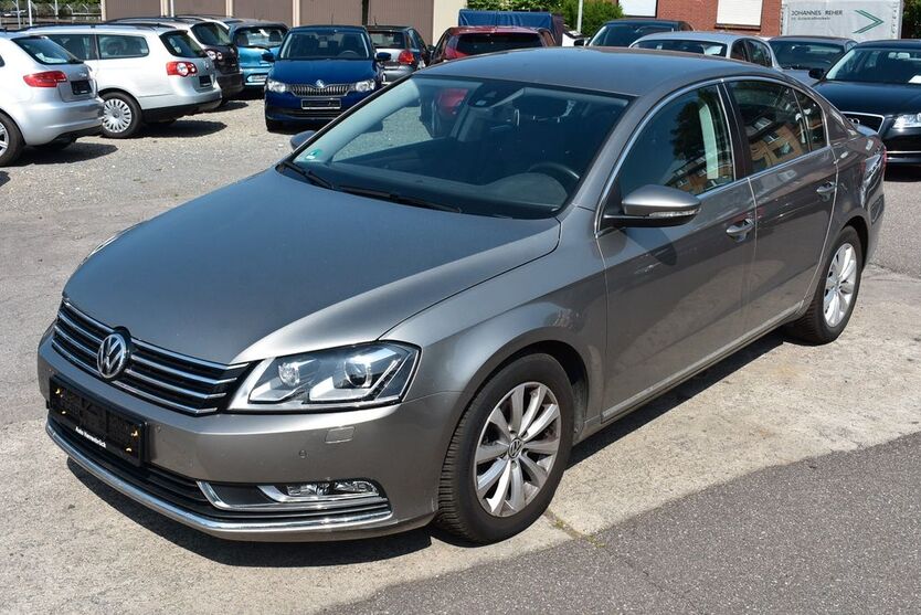 VW Passat 28.100 km 12.980 € Oberhausen 46145