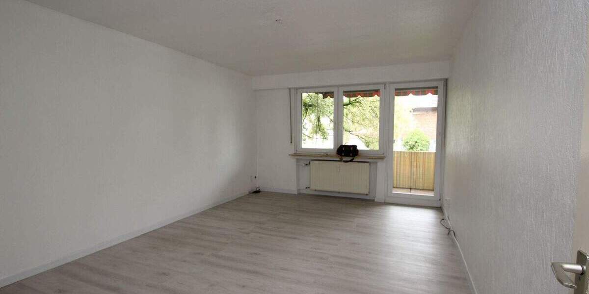 Zentral gelegene 4-Zimmer- Wohnung mit Balkon in Hochparterre 4 zimmer