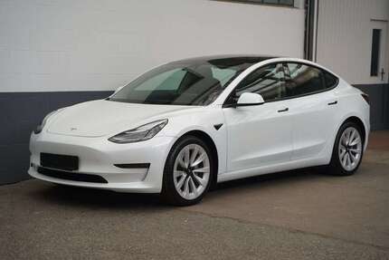 Tesla Model 3 61.784 km 23.950 € Mönchengladbach 41236