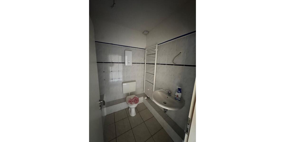 Wohn- und geschäftshaus mit Garagen in Duisburg Buchholz 12 zimmer