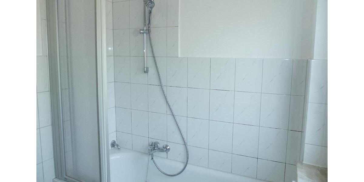 Dachgeschoßwohnung Solingen Central - 3 Zimmer, 70 m&sup2;, 630&euro; | Angebot:25539384