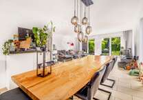 Haus zum Mieten in Düsseldorf 4.500 € 193 m²