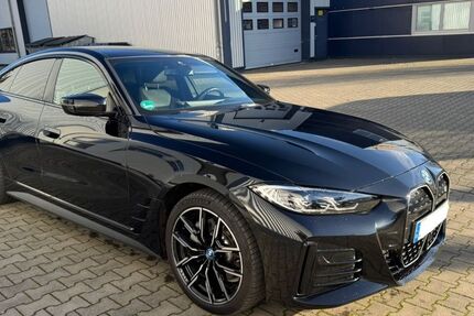 BMW i4 27.791 km 39.950 &euro; Düsseldorf 40210