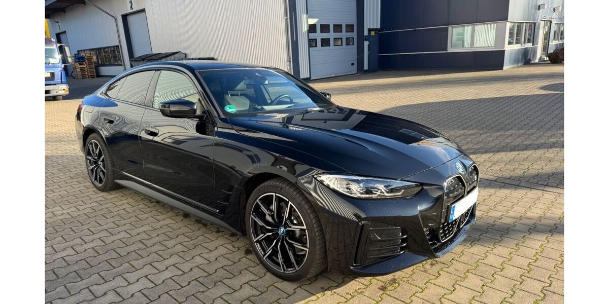 BMW i4 27.791 km 39.950 &euro; Düsseldorf 40210