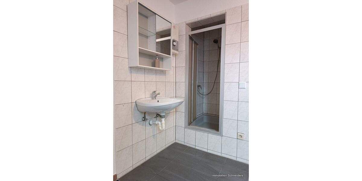 MG-Giesenkirchen - Teilmöblierte, gemütliche 2-Zimmer-DG-Wohnung für eine Einzelperson ab Mitte Februar zu mieten !! 2 zimmer