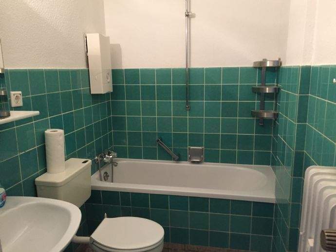 Lev.-Quettingen, helle freundliche renovierte Wohnung im DG, 2 Zimmer, 55 m², Küche, Wannenbad 2 zimmer