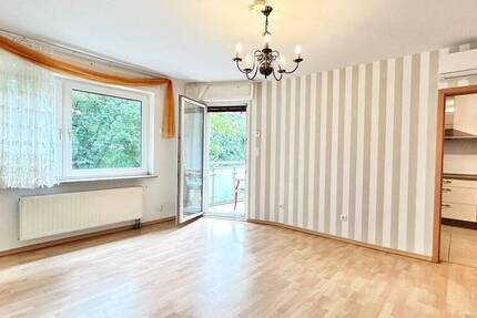 Attraktive EG-Wohnung mit Süd-Loggia ins Grüne: hochwertige Ausstattung, EBK, neuw. Duschbad!