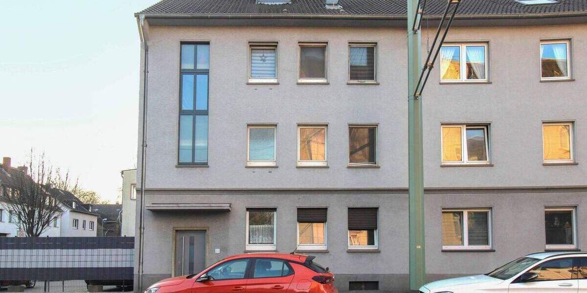 Paketangebot: Zwei Wohnungen mit Ausbaupotenzial DG, Balkon und Stellplatz in Duisburg-Obermeiderich 5 zimmer