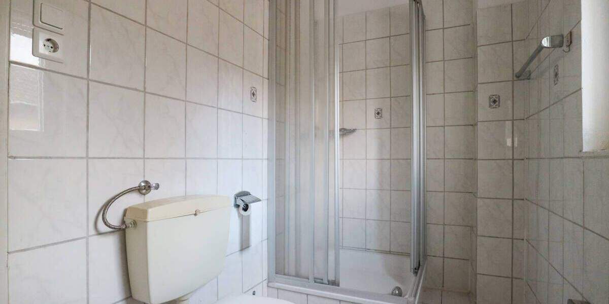 Mehrfamilienhaus, Wohnhaus Dormagen Dormagen-Mitte - 7 Zimmer, 147 m&sup2;, 330.000&euro; | Angebot:25211887