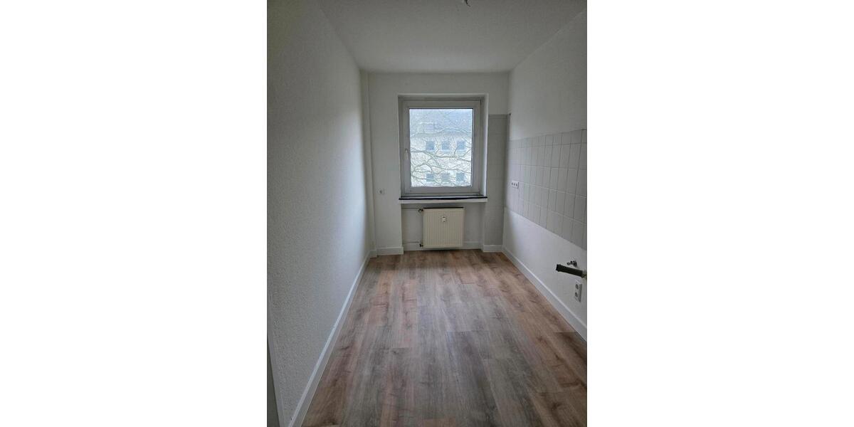 Frisch Renovierte Wohnung direkt an der Uni für 2er WG geeignet 2 zimmer