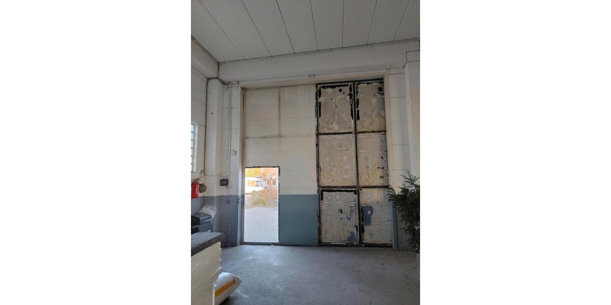 Lagerhalle in Wedau mit Büro und großer Außenfläche zimmer
