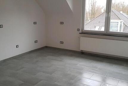 renovierte Dachgeschoßwohnung 60qm² in ruhiger Lage