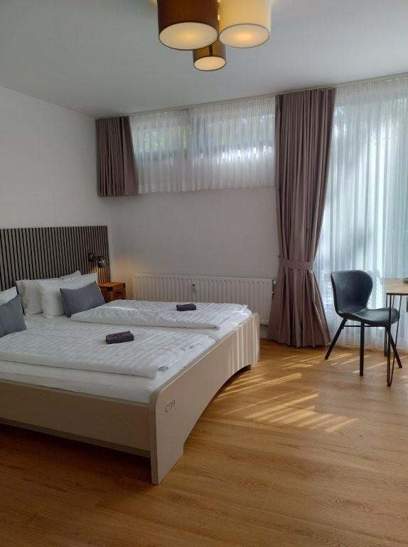Verkauf eines kleinen Hotel garni in Köln voll genehmigter Beherbergungsbetrieb mit 8 Betten 4 Zimmern, studentisches Wohnen denkbar