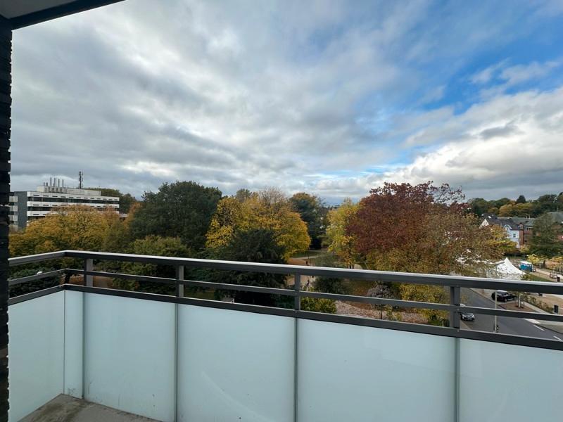 Schöne 2,5-Zi.-Wohnung mit Balkon und Blick auf den Stadtpark! zimmer