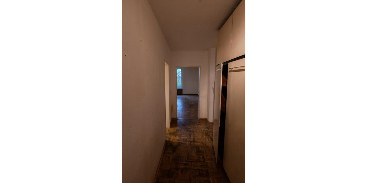 Sanierungsbedürftige 2-Zimmerwohnung mit Ausblick ins Grüne 2 zimmer