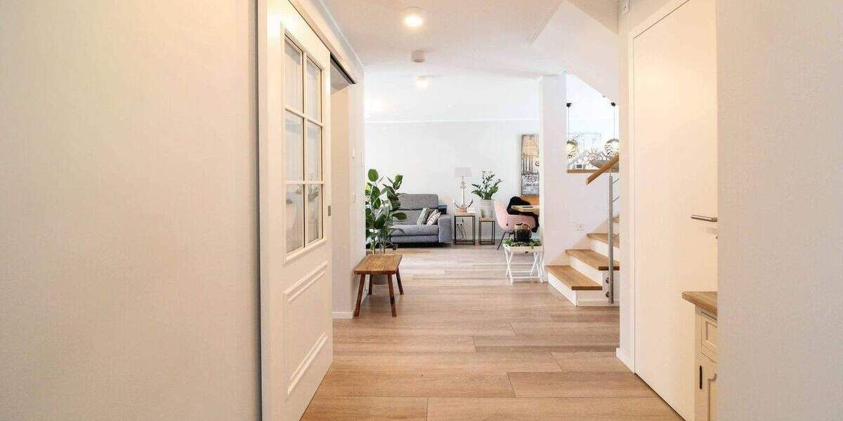 Elegantes Zuhause in Düsseldorf-Bilk mit 5 Tiefgaragenstellplätzen, und grünem Blick in den Park 4 zimmer