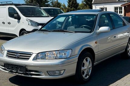 Toyota Camry 70.000 km 8.990 &euro; Mönchengladbach 41063