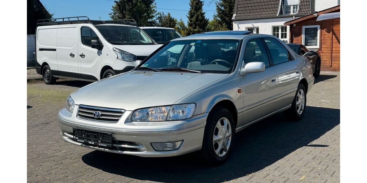 Toyota Camry 70.000 km 8.990 &euro; Mönchengladbach 41063